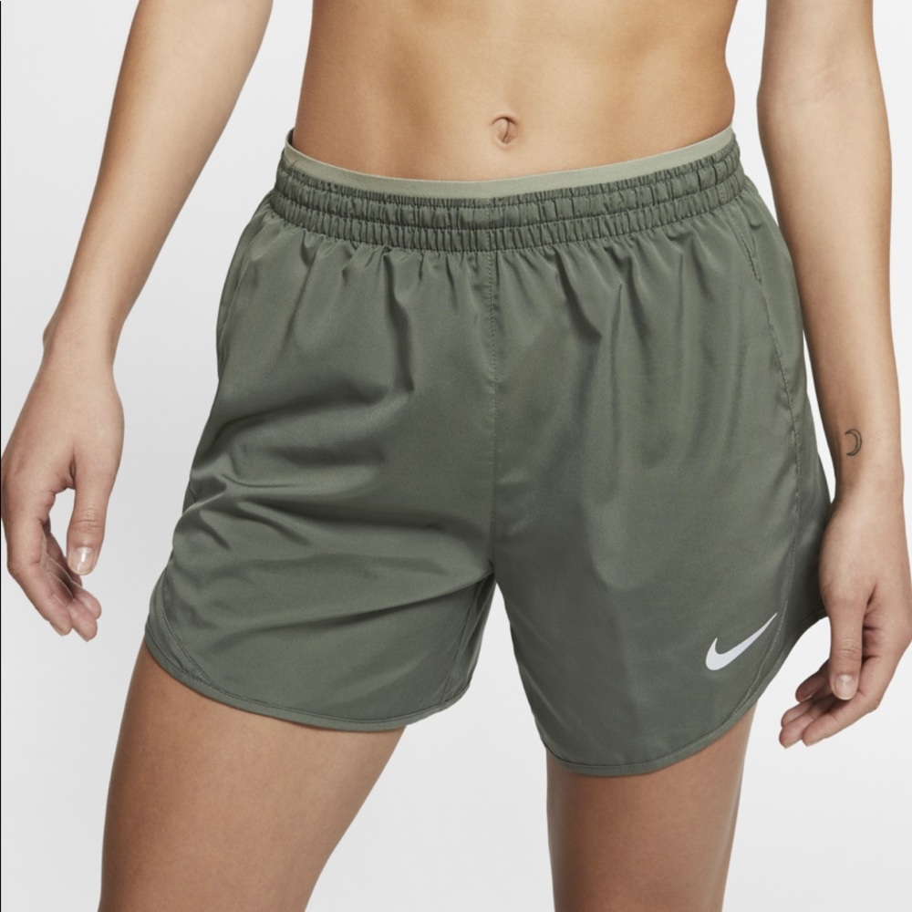 Women’s Nike Tempo Lux Short 5″